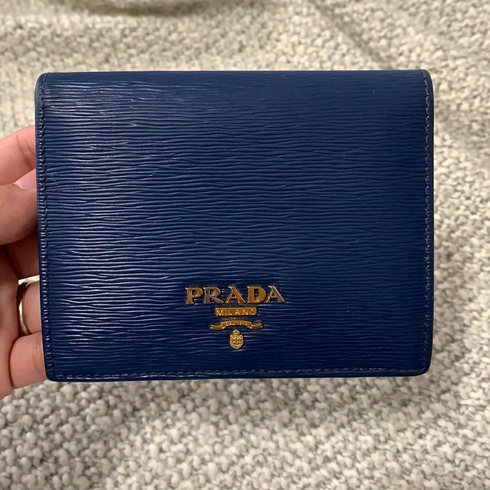 Prada small leather wallet (Authentic)